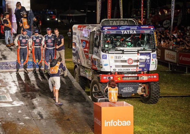 Rallye Dakar 2017: Kolomý ohodil fanoušky bahnem