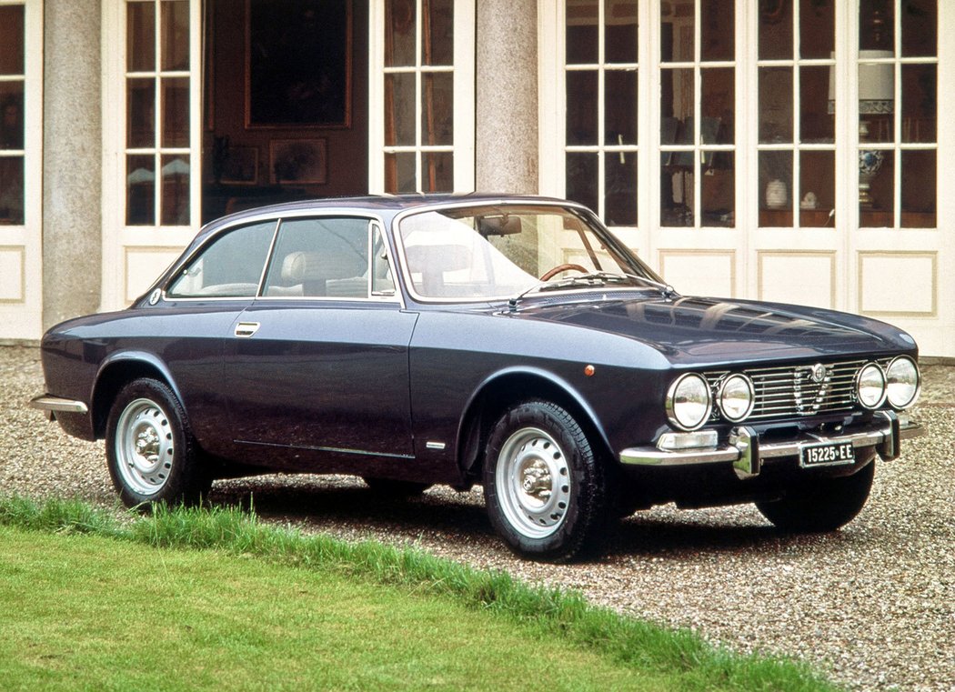 Alfa Romeo 2000 GT Veloce (1971–1976)