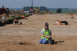 Archeologové na dálnici D11