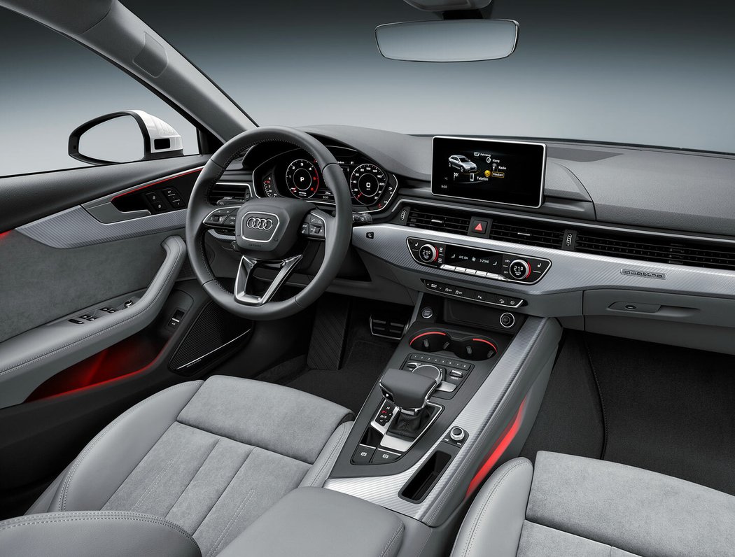 Nový styl interiéru po vzoru Audi Q7 II působí moderně a vzdušně, tady je ale středový displej pevný, nezasouvá se. Dotykový je až po faceliftu, před ním se ovládal výhradně pomocí klasického ovladače MMI. Kromě digitálního přístrojového štítu šlo mít i průhledový displej, výbavové možnosti téměř kopírují větší model A6. Průběžný pás ventilace je opravdu po celé délce funkční – v passatech jde ve střední části o atrapu.