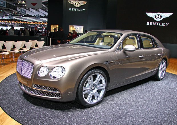 První statické dojmy: Bentley Flying Spur je auto, kancelář i luxusní obývák v jednom
