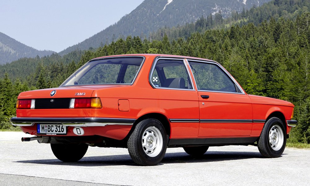 Elegantní tvary dvoudveřového BMW E21, často označovaného jako kupé, navrhl Francouz Paul Bracq.