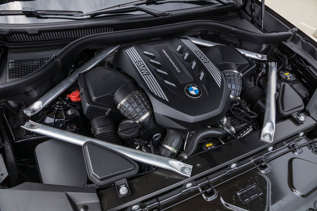 BMW X5 M50i
