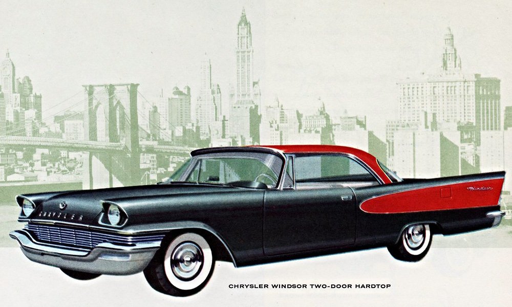 Do modelového roku 1957 vstoupily vozy Chrysler Windsor v novém stylu. Mřížka nízké přední masky zasahovala až do boků a světlomety byly chráněny stříškami.