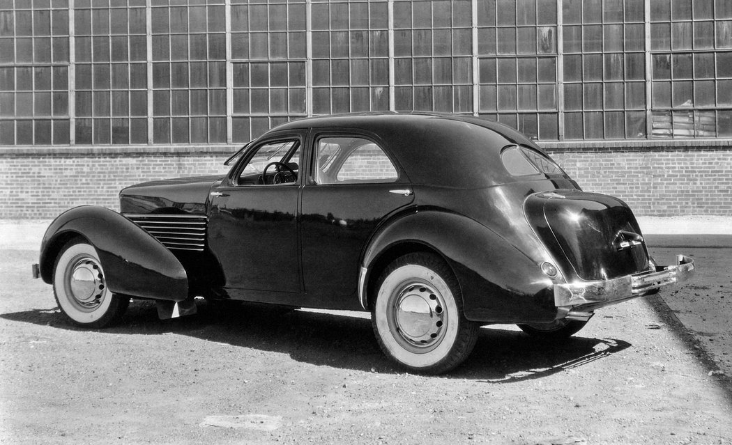 Cord 812 Beverly Sedan Bustleback (1937)