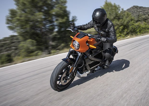 Tomu se říká revoluce! Elektrický Harley-Davidson LiveWire v sériové podobě
