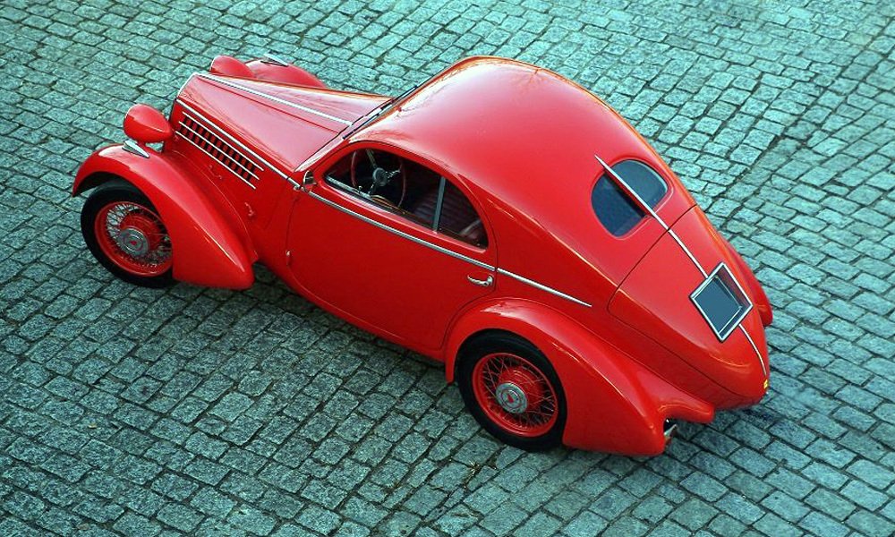 Aerodynamické kupé se splývající zádí Fiat 508 CS Balilla z roku 1935.