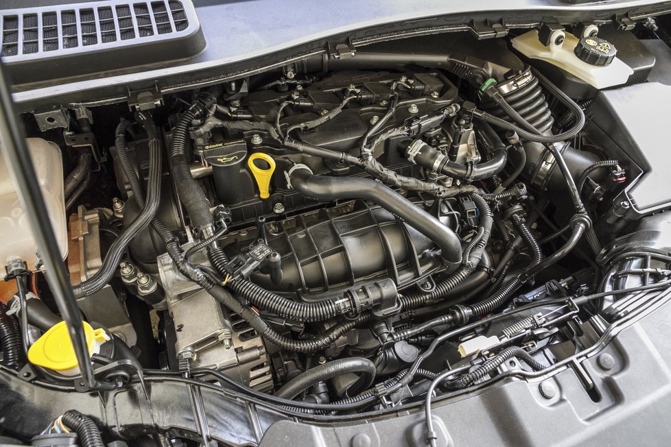 Benzinový turbomotor 1.6 EcoBoost je pružný a silný, ovšem se spotřebou si hlavu neláme. Méně než osm litrů je mu málo.