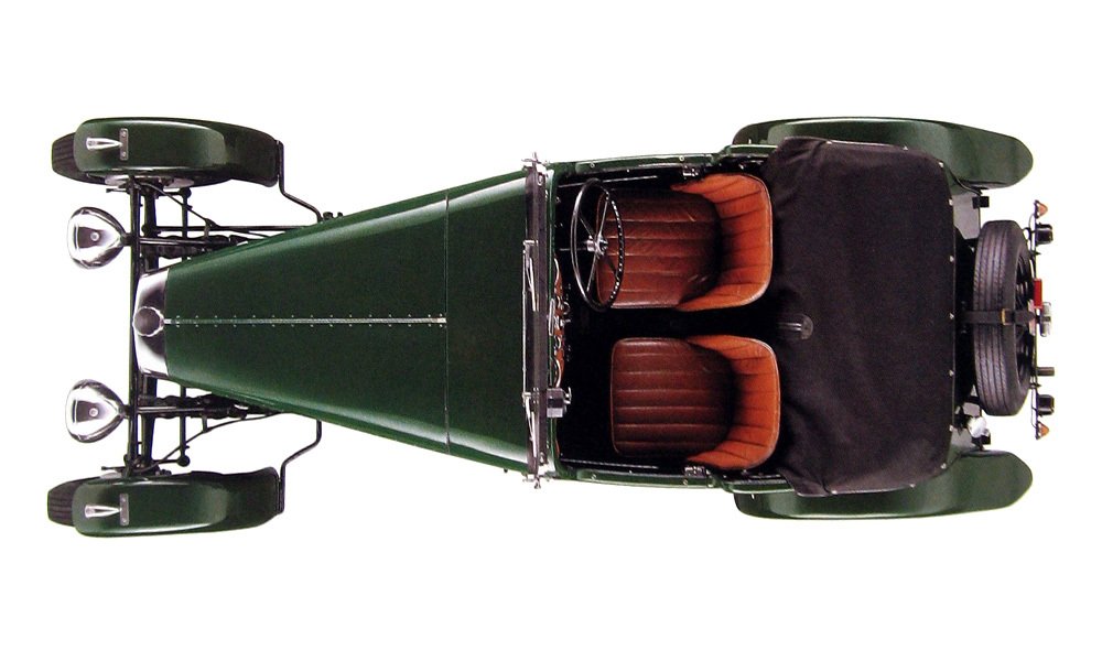 Dvoumístný HRG 1100 měl motocyklové blatníky nad předními koly.