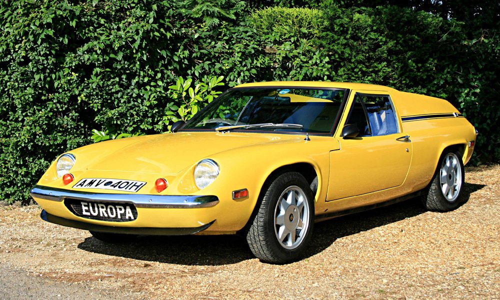 Kupé Lotus Europa S2 bylo představeno v dubnu 1968. Používalo stejný motor Renault a další mechanické komponenty jako série 1, mělo ale celou řadu drobných vylepšení.