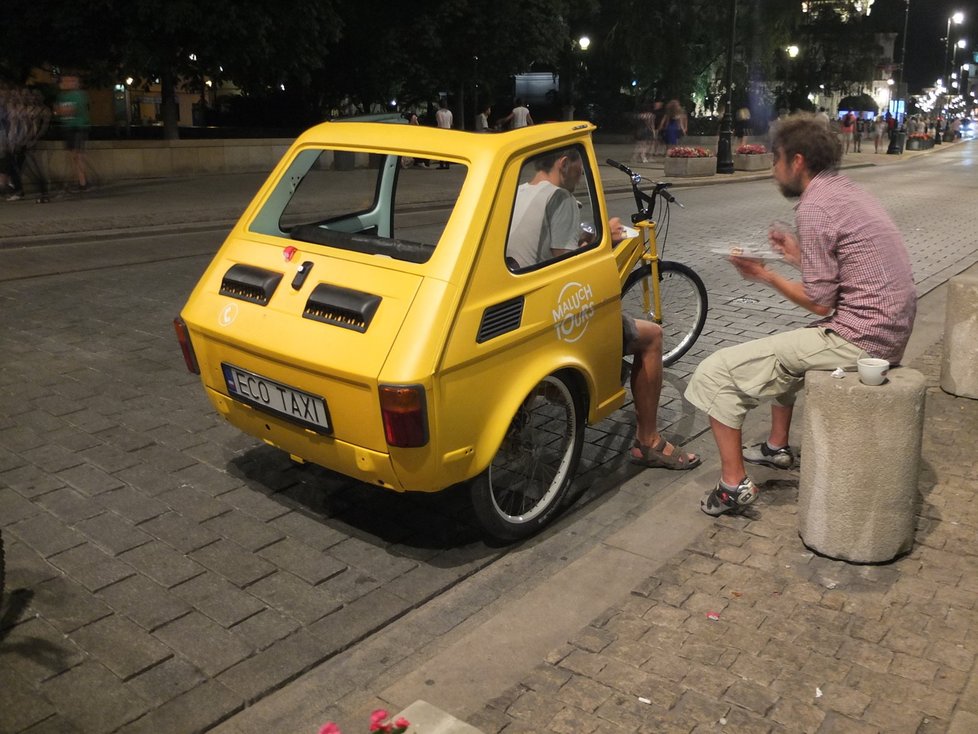 Speciální rikšu vyrobenou ze stošestadvacítky jsme potkali ve Varšavě