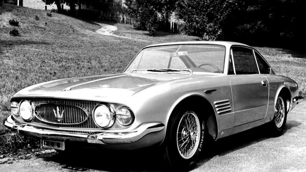 Tom Tjaarda navrhl v roce 1961 jediné kupé Maserati 5000 GT s manýristickými liniemi, jehož dvoudveřovou karoserii 2+2 vyrobila Ghia.