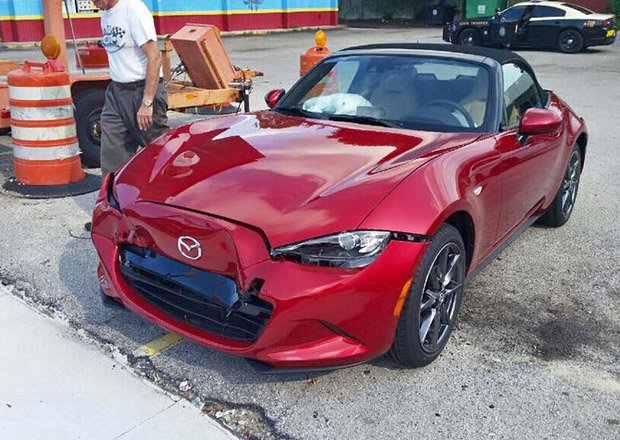 Štěstí v neštěstí: Majitel první nabourané Mazdy MX-5 ND dostal od automobilky nový kus
