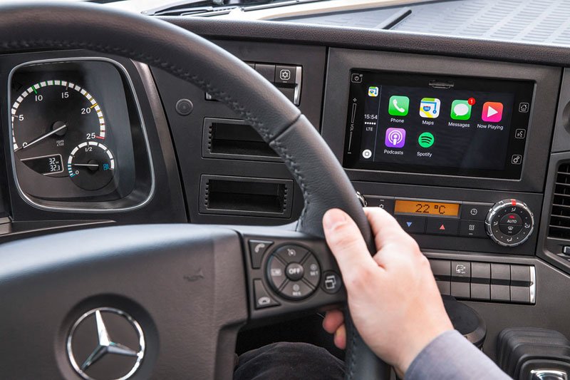 Mercedes-Benz Trucks Apple CarPlay a MirrorLink