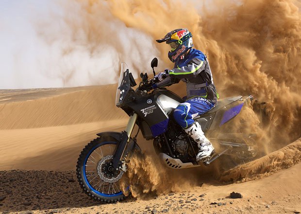 Yamaha Ténéré 700 World Raid a Stéphane Peterhansel v dunách marocké pouště
