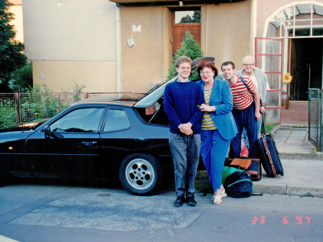 Tetička profesorka Jarmila Dufková s Pavlem Palečkem, jeho bratrem Janem a tatínkem Emilem.