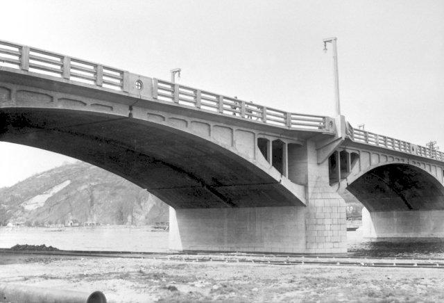 Původní Trojský most roku 1929.