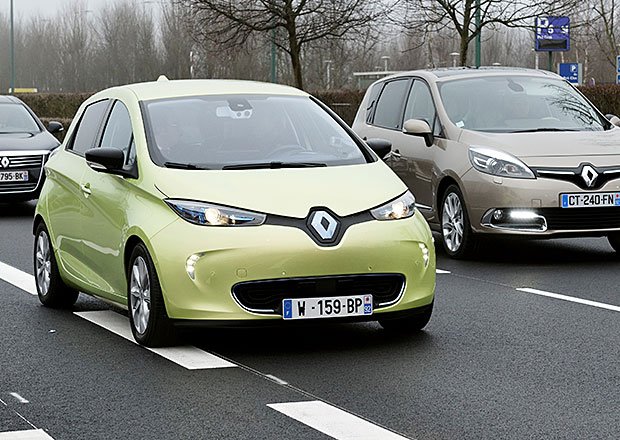 Renault Next Two: Zoe umí jet 30 km/h zcela bez řidiče