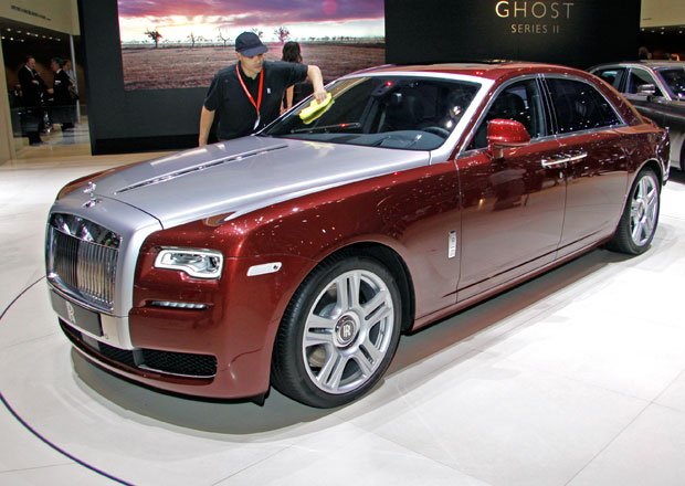 Rolls-Royce Ghost Series II: Duch na plastice