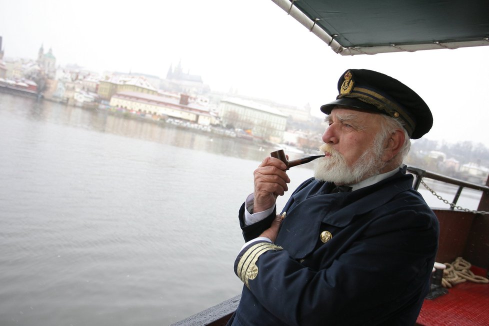 Tohle je pan kapitán. Mario Juhas se na evropských vodních tocích plaví od roku 1959.