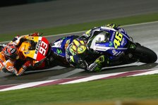 Souboj Rossiho (46) a Marqueze byl ozdobou závodního víkendu v Kataru.