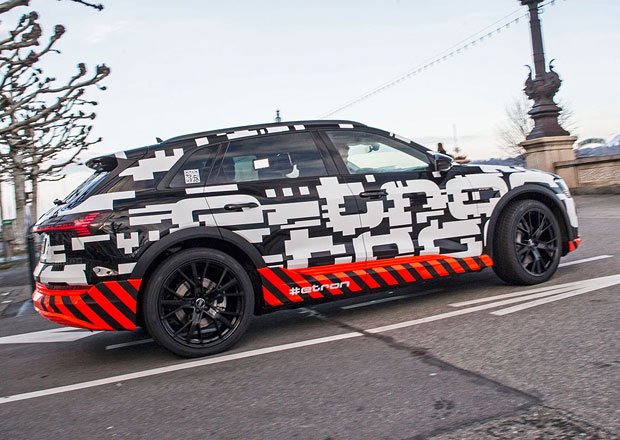 Premiéra elektrického SUV Audi e-tron se opozdí. Slíbené dodání ale automobilka stihne