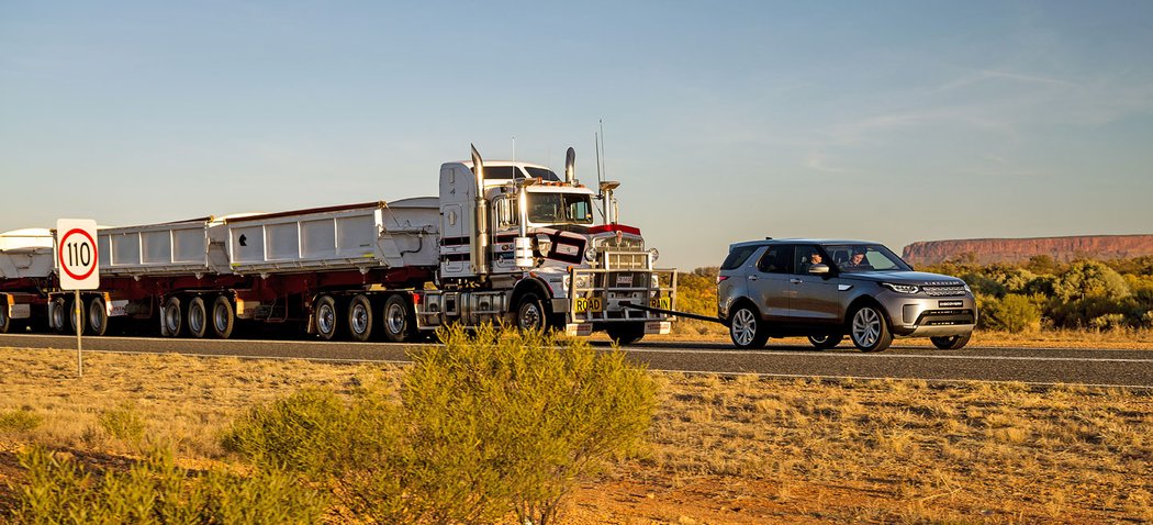 Land Rover Discovery utáhne nákladní soupravu