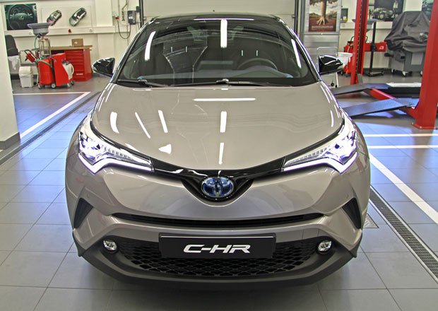 Toyota C-HR odhalila kompletní ceník. Levná není!