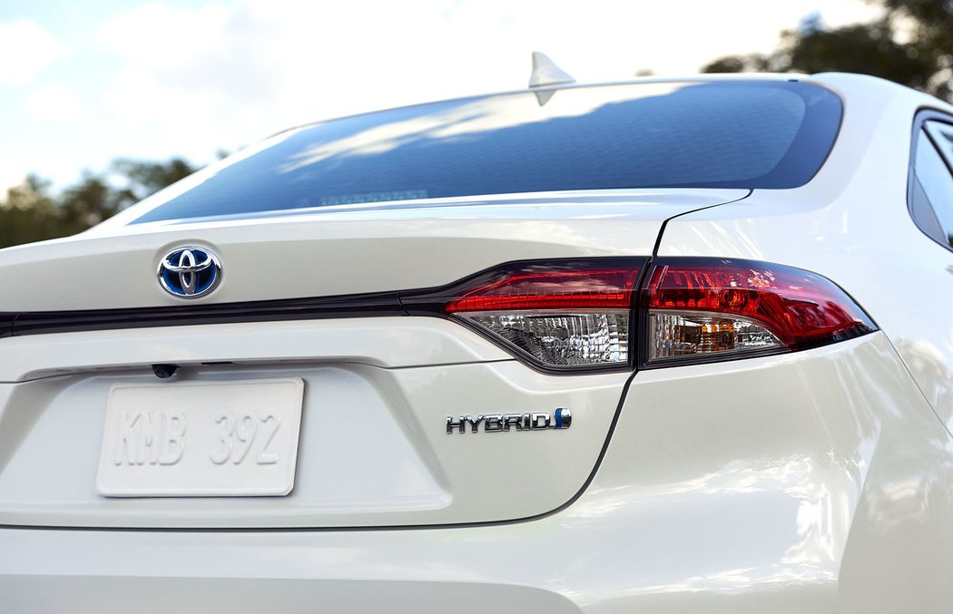 Toyota Corolla LE Hybrid Sedan