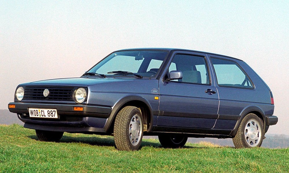 Při faceliftu v roce 1987 byla odstraněna trojúhelníková okna v předních dveřích a změnil se design vodorovných lamel přední mřížky.