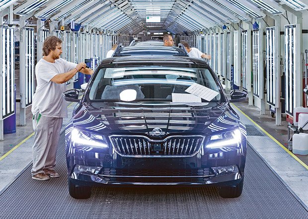 VW Group chce opět přesunout výrobu Superbu do Německa. Škoda i odbory jsou proti